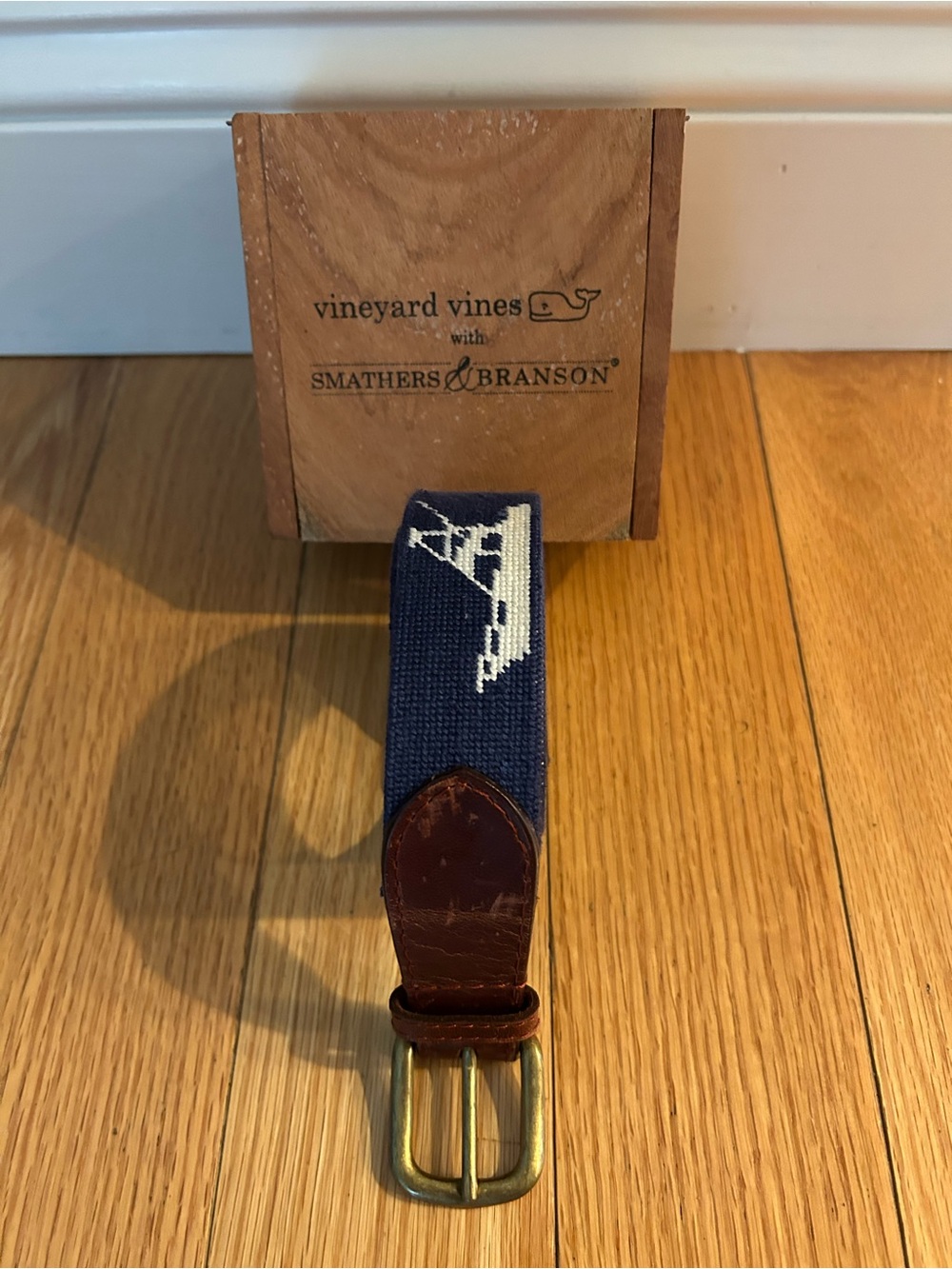 Vineyard Vines Menโs Smathers & Branson Needlepoint Belt - Boat Design